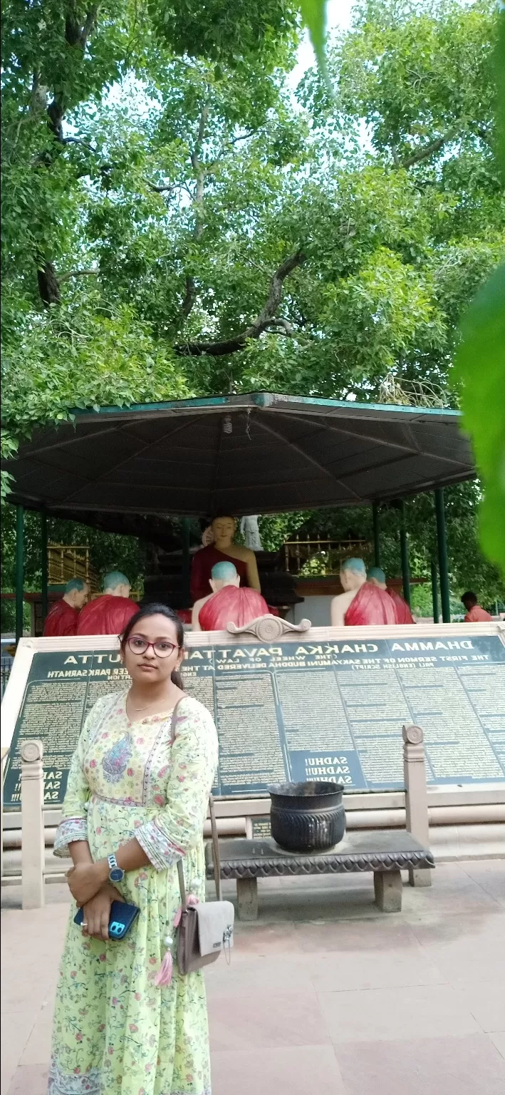 Photo of सारनाथ के पर्यटन स्थल खानपान खरीददारी by Neha Patel