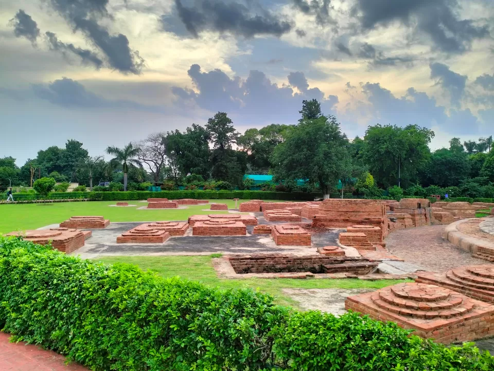 Photo of सारनाथ के पर्यटन स्थल खानपान खरीददारी by Neha Patel