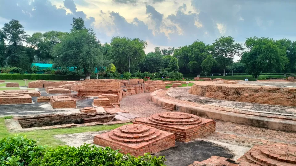 Photo of सारनाथ के पर्यटन स्थल खानपान खरीददारी by Neha Patel