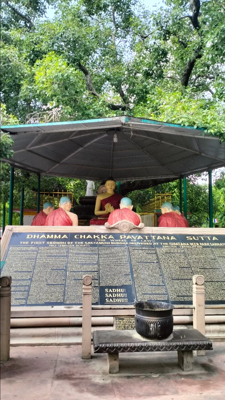 Photo of सारनाथ के पर्यटन स्थल खानपान खरीददारी by Neha Patel