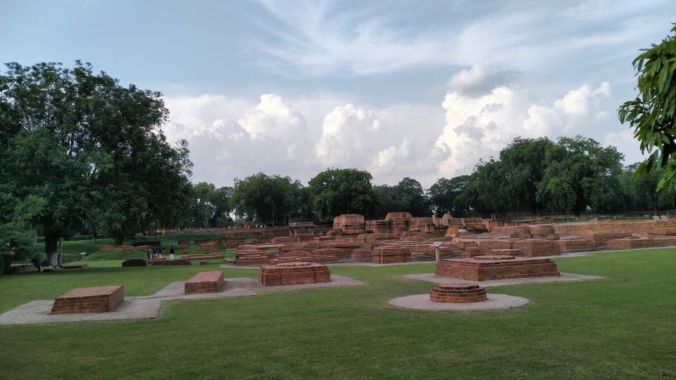 Photo of सारनाथ के पर्यटन स्थल खानपान खरीददारी by Neha Patel