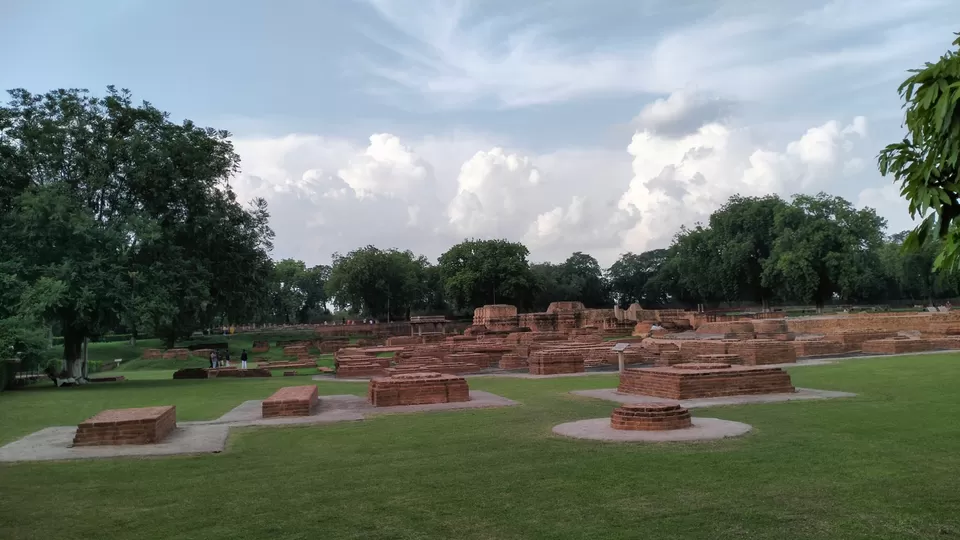 Photo of सारनाथ के पर्यटन स्थल खानपान खरीददारी by Neha Patel