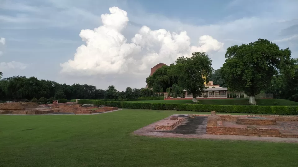 Photo of सारनाथ के पर्यटन स्थल खानपान खरीददारी by Neha Patel