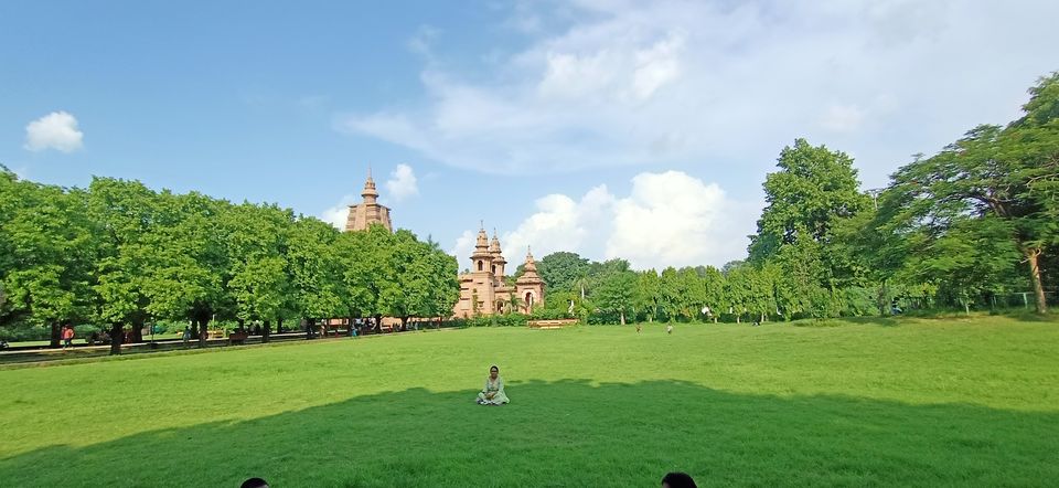 Photo of सारनाथ के पर्यटन स्थल खानपान खरीददारी by Neha Patel
