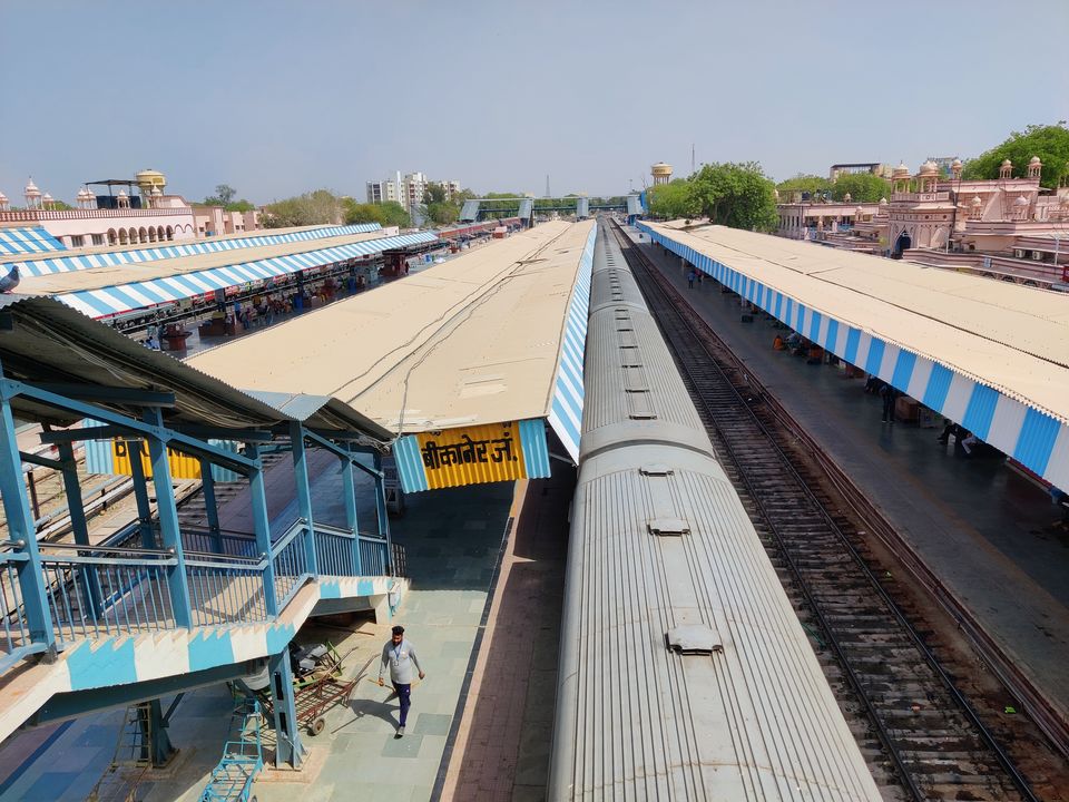 Photo of जब मैं रेल्वे स्टेशन पर ट्रेन से नीचे उतरा by story__of__rajasthan