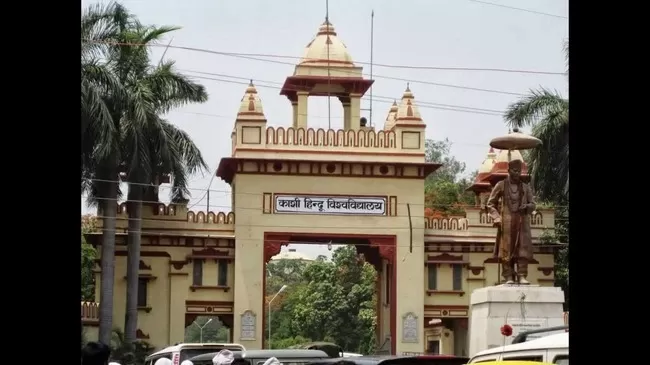 Photo of Banaras Hindu University Campus, Varanasi, Uttar Pradesh, India by Arijit Debbarman