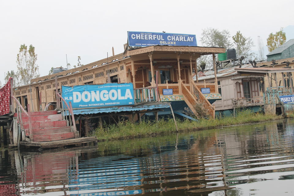 Photo of Enjoy the serenity of Dal Lake-Srinagar. Chupke se sun, is pal ki dhun 6/10 by Swetha Rajagopal Anand