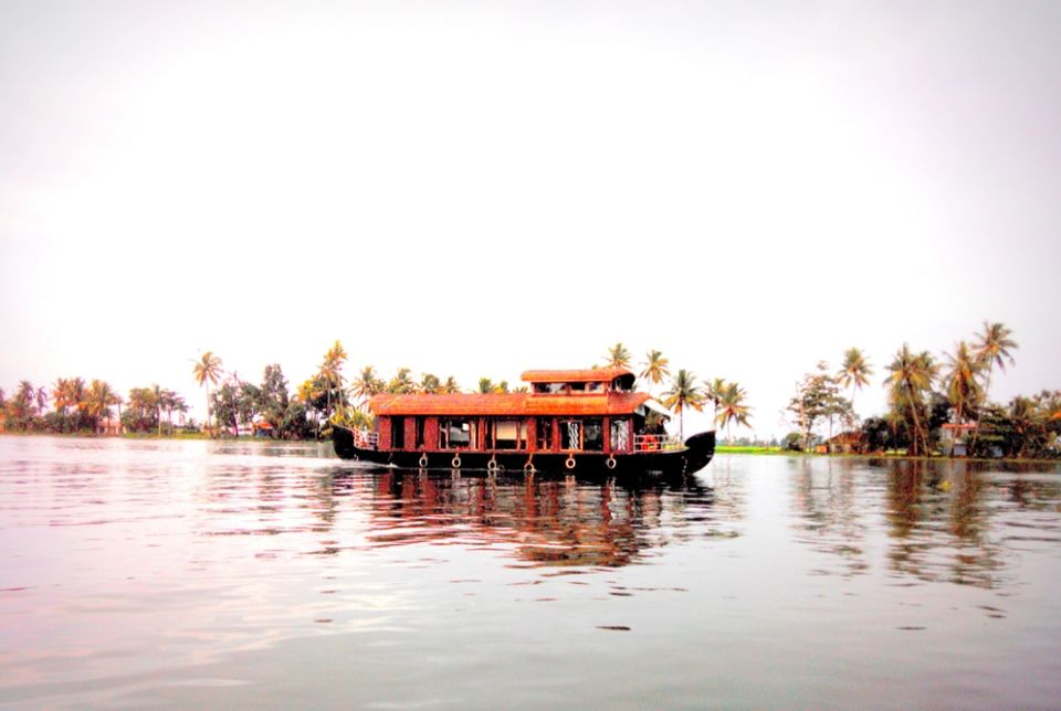 Photo of Allepy Backwaters by Gayatri Deore