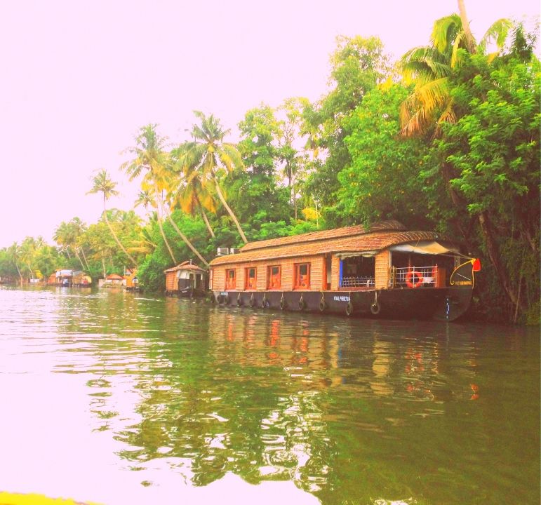 Photo of Allepy Backwaters by Gayatri Deore