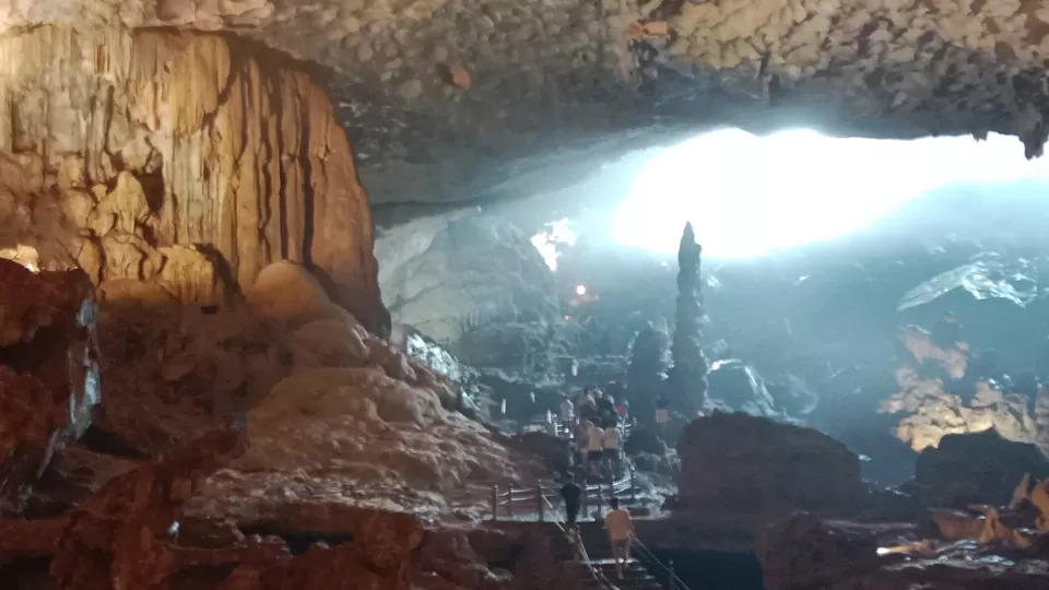 Photo of Hạ Long Bay, Thành phố Hạ Long, Quảng Ninh, Vietnam by sumiTRAVELogs