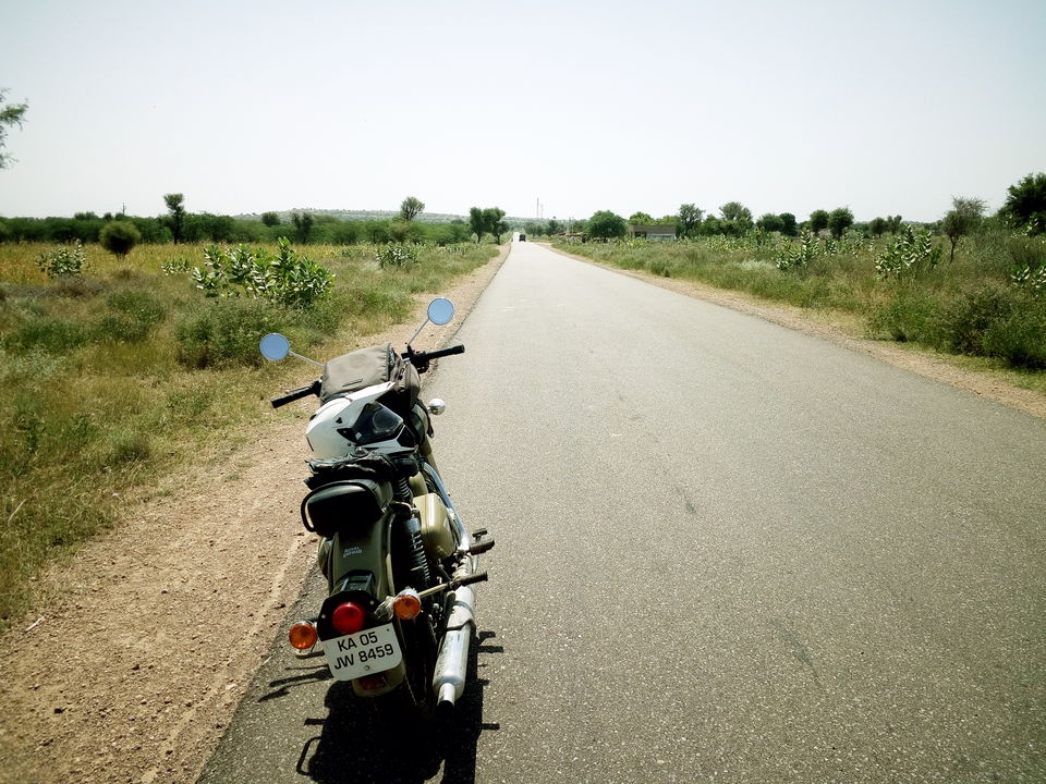 Photo of Delhi to Jaisalmer - 2000 kms of a thrilling solo bike road trip 1/1 by Debashish Baidya