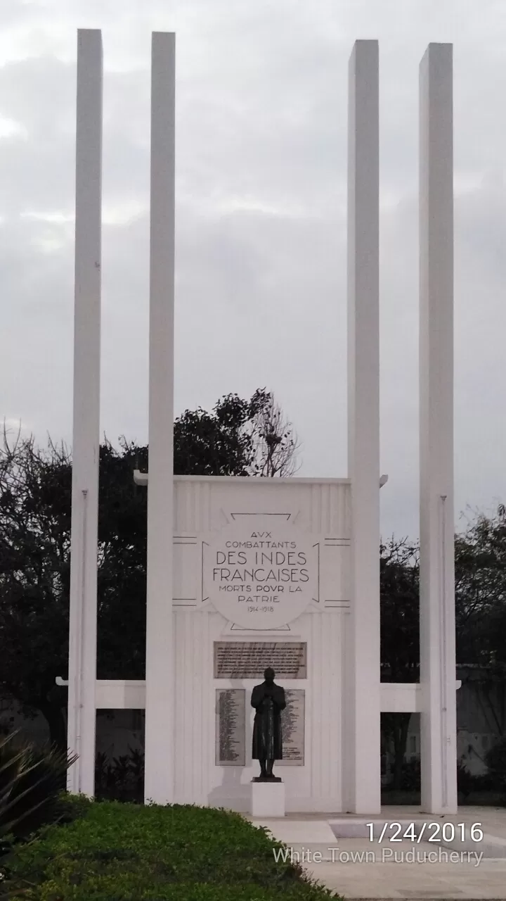 Photo of French War Memorial, Mahe de Labourdonnais Street, White Town, Puducherry, India by Abhijeet Nayak