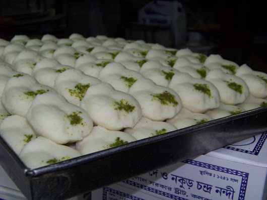 Photo of Maach Misti & More!!! An Ultimate Food Guide of Kolkata from A Bong-Part 2-Sweets&Street Foods 2/18 by Arpita Mukherjee