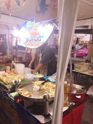 Photo of The Night Market ถนน ช้างคลาน Chiang Mai Thailand by preeti talwar
