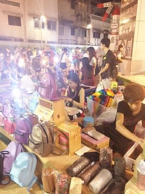 Photo of The Night Market ถนน ช้างคลาน Chiang Mai Thailand by preeti talwar