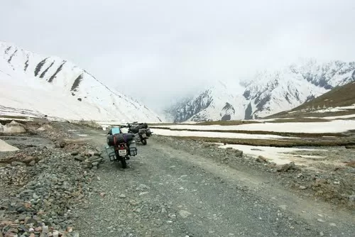 Photo of Kunzum Pass, Dhar Thachakarpo, Himachal Pradesh, India by Jasreet Chawla