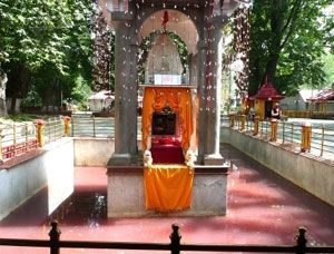 Photo of Kheer Bhawani Temple,Tulla Mulla by Bhargavi K
