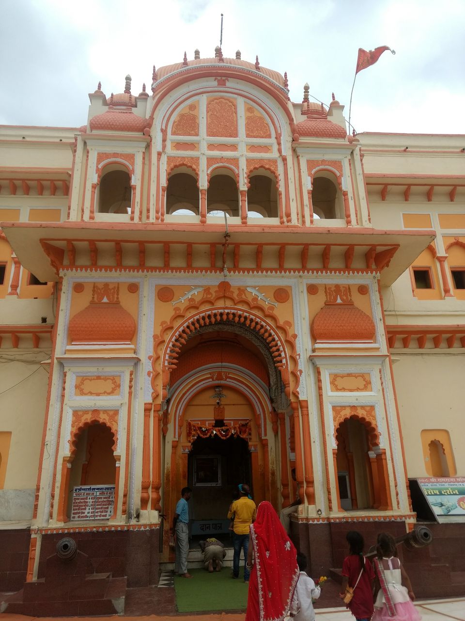 Photo of Your guide to explore the hidden secret of Madhya Pradesh - The village of Orchha 22/39 by Vijaya Nair