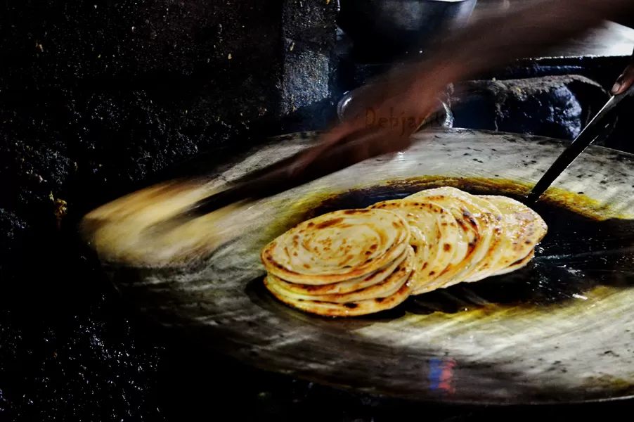 Photo of Zakaria Street, Barabazar Market, Kolkata, West Bengal, India by Sonalika Debnath