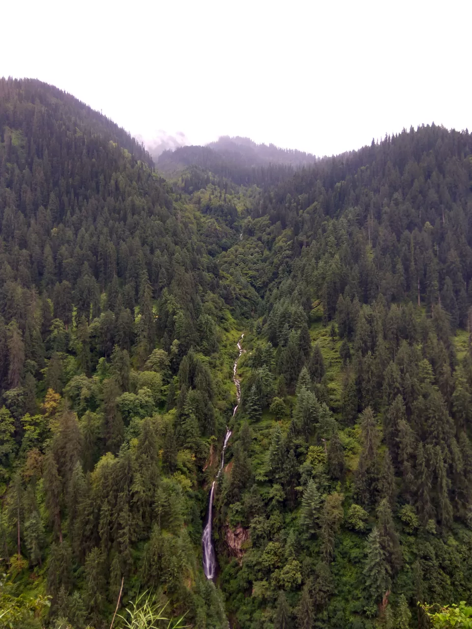 Photo of KheerGanga Waterfall - Half way, Kullu, Himachal Pradesh, India by Radhu