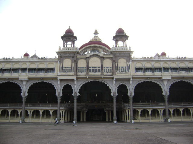 Photo of Mysore Palace, Mysore, Karnataka, India by Aishwarya Venugopal