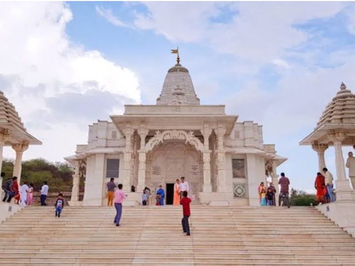 Photo of इस Valentine's Day के दिन अपने पार्टनर के साथ बनाएं घूमने का प्लान,इन 5 फेमस जगहों पर। by Kosha Yadav