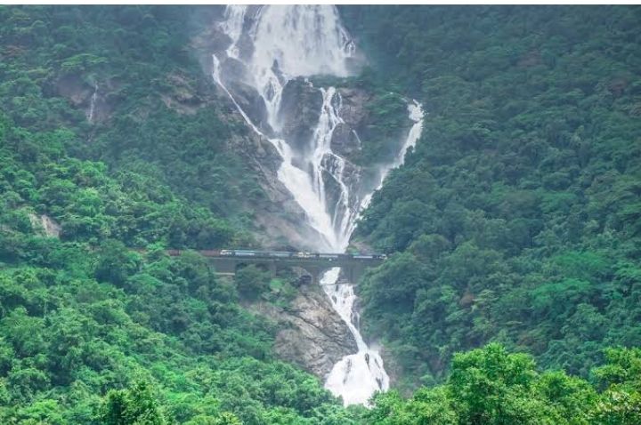 Photo of इस Valentine's Day के दिन अपने पार्टनर के साथ बनाएं घूमने का प्लान,इन 5 फेमस जगहों पर। by Kosha Yadav