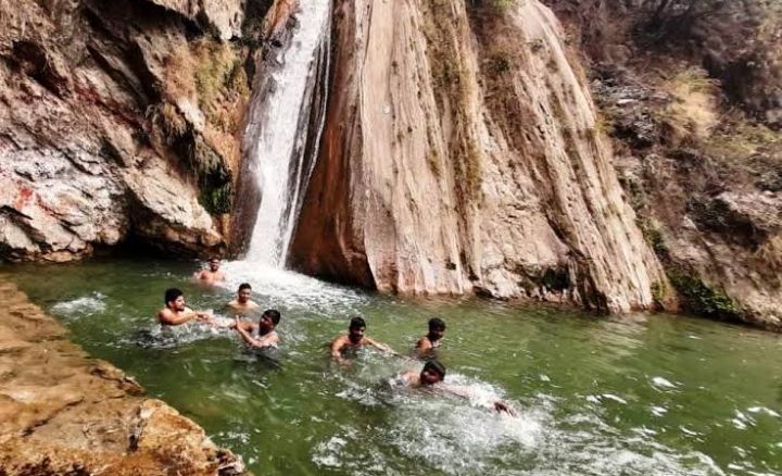 Photo of इस Valentine's Day के दिन अपने पार्टनर के साथ बनाएं घूमने का प्लान,इन 5 फेमस जगहों पर। by Kosha Yadav