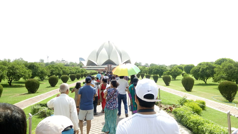 Photo of Delhi Tour (Red Fort/ Lotus Temple/ India Gate/ Qutub Minar) 9/24 by Daya Parulekar