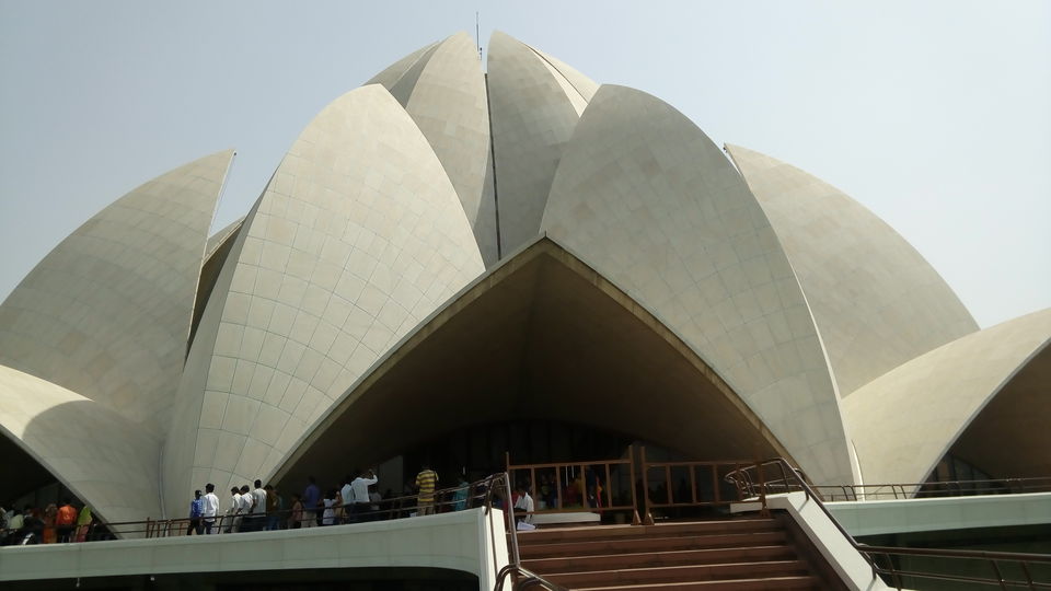 Photo of Delhi Tour (Red Fort/ Lotus Temple/ India Gate/ Qutub Minar) 10/24 by Daya Parulekar
