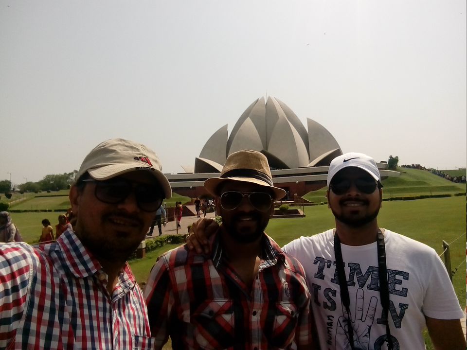 Photo of Delhi Tour (Red Fort/ Lotus Temple/ India Gate/ Qutub Minar) 11/24 by Daya Parulekar
