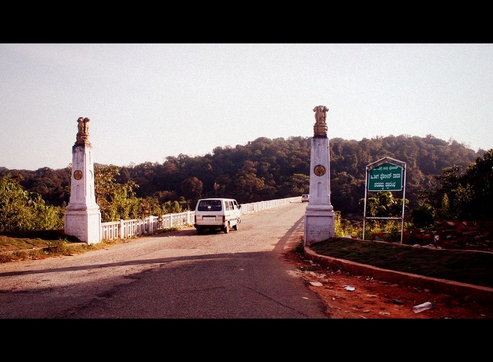 Photo of Jog Falls: Crazy 1450km 22hrs 2 friends 2 states 6/26 by _itchyfeettrips