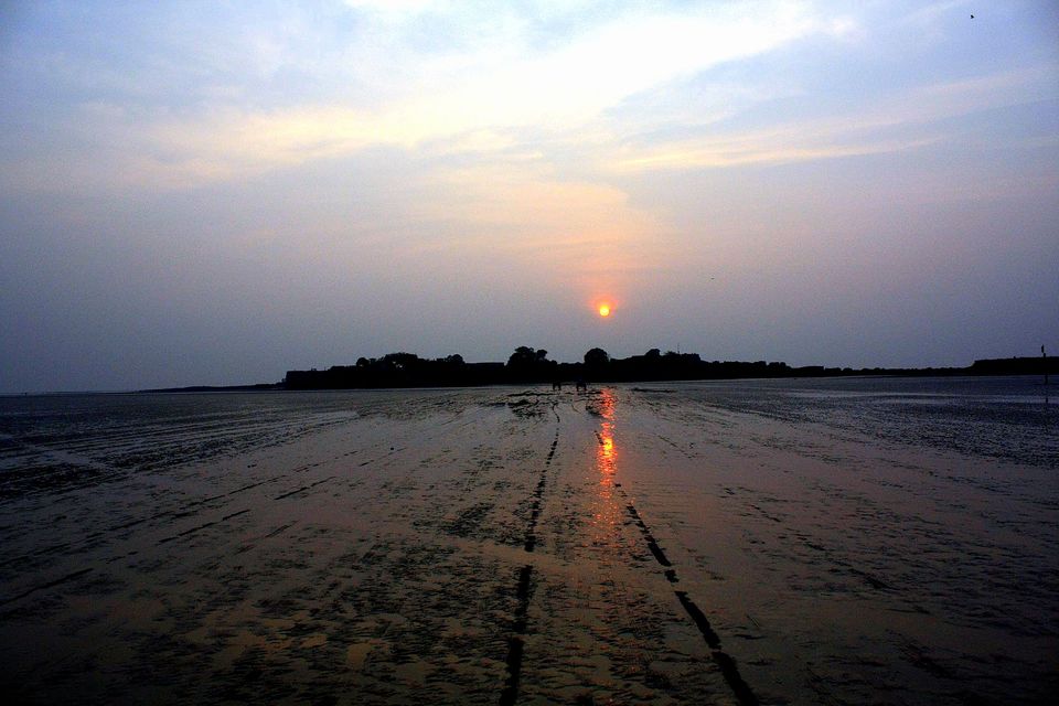 Photo of Sunset @ Alibaug beach 32/32 by _itchyfeettrips
