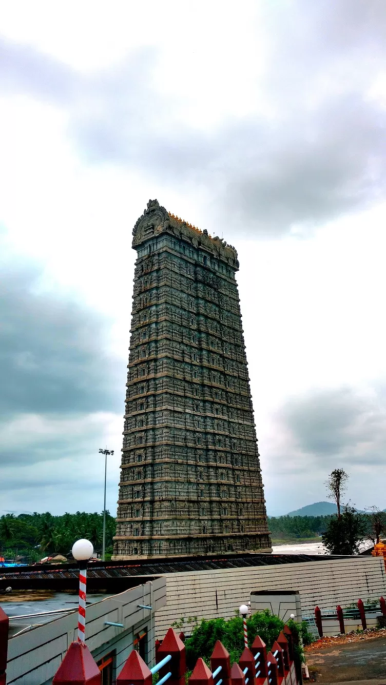 Photo of Murdeshwar Temple, Murdeshwar, Karnataka, India by _itchyfeettrips