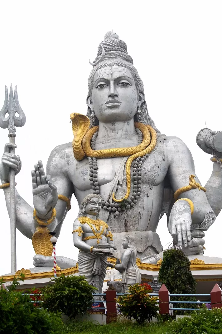 Photo of Murdeshwar Temple, Murdeshwar, Karnataka, India by _itchyfeettrips