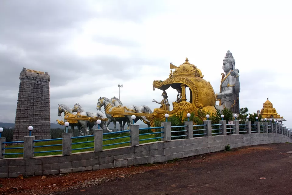 Photo of Murdeshwar Temple, Murdeshwar, Karnataka, India by _itchyfeettrips