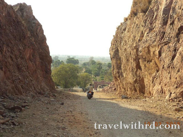 Photo of दशरथ मांझी: पर्वत से भी ऊँचे एक पुरुष की कहानी (Dashrath Manjhi: The Mountain Man) - Travel With RD 14/16 by RD Prajapati