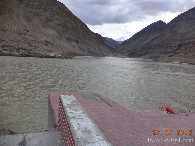 Photo of मिशन लद्दाख-7: मैग्नेटिक हिल का रहस्य और सिंधु-जांस्कर संगम (The Mysterious Magnetic Hill & Sindhu-J 4/7 by RD Prajapati