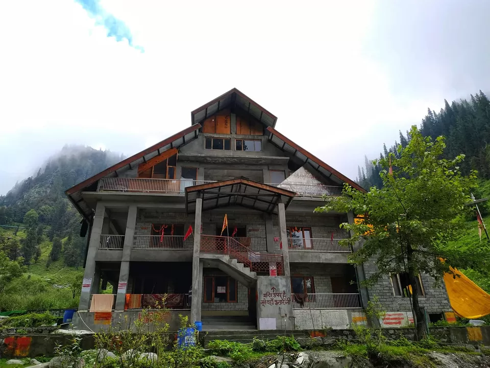 Photo of Anjani Mahadev Temple, Solang Valley Road, Burwa, Himachal Pradesh, India by Priya Chaudhary