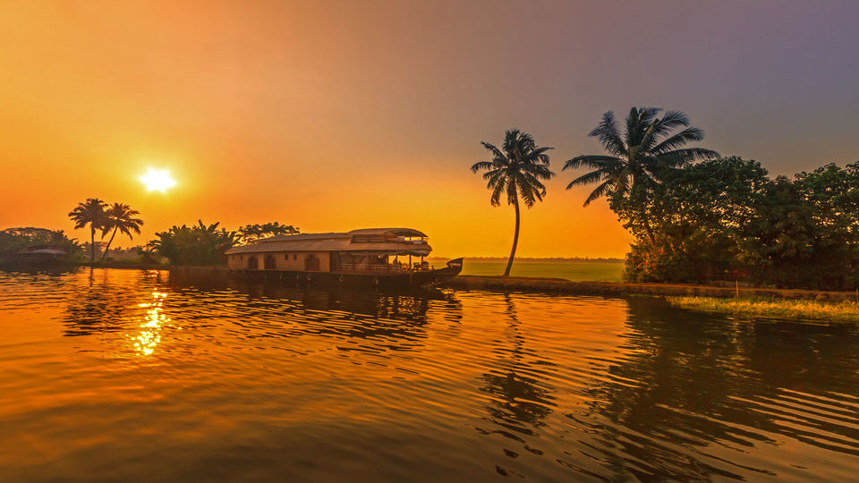 Photo of Alleppey – Kerala Backwaters- Venice of East 7/10 by Nithin