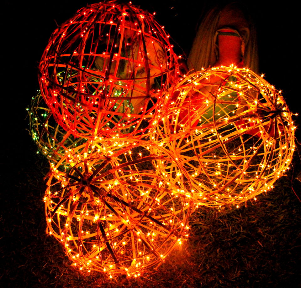 Photo of City Scape: Mumbai – New year celebrations & decorations at Hiranandani Powai 4/15 by Arnav Trivedi
