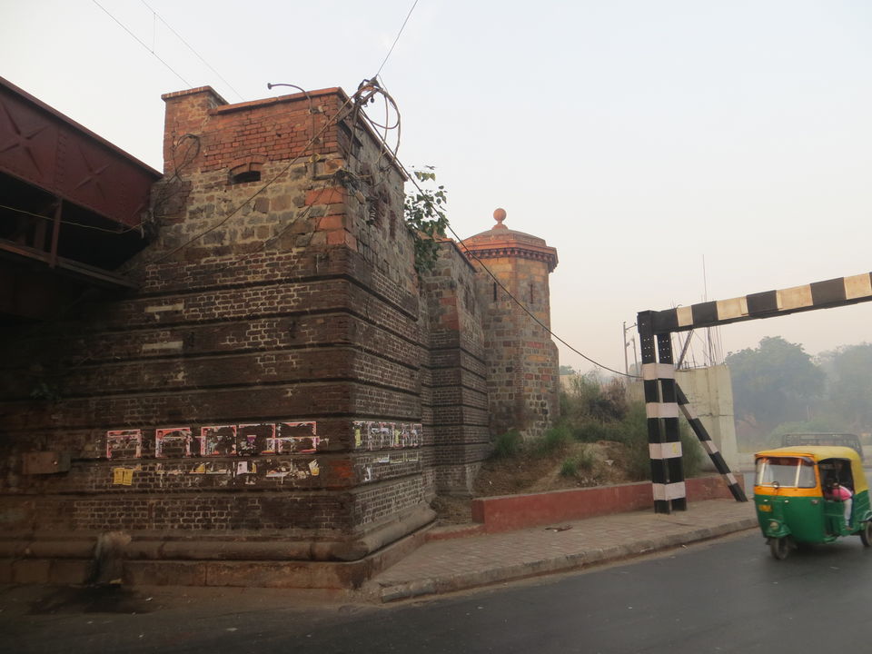 Photo of Old Iron Bridge, Shahdara, New Delhi, Delhi, India by Vishal Kapur