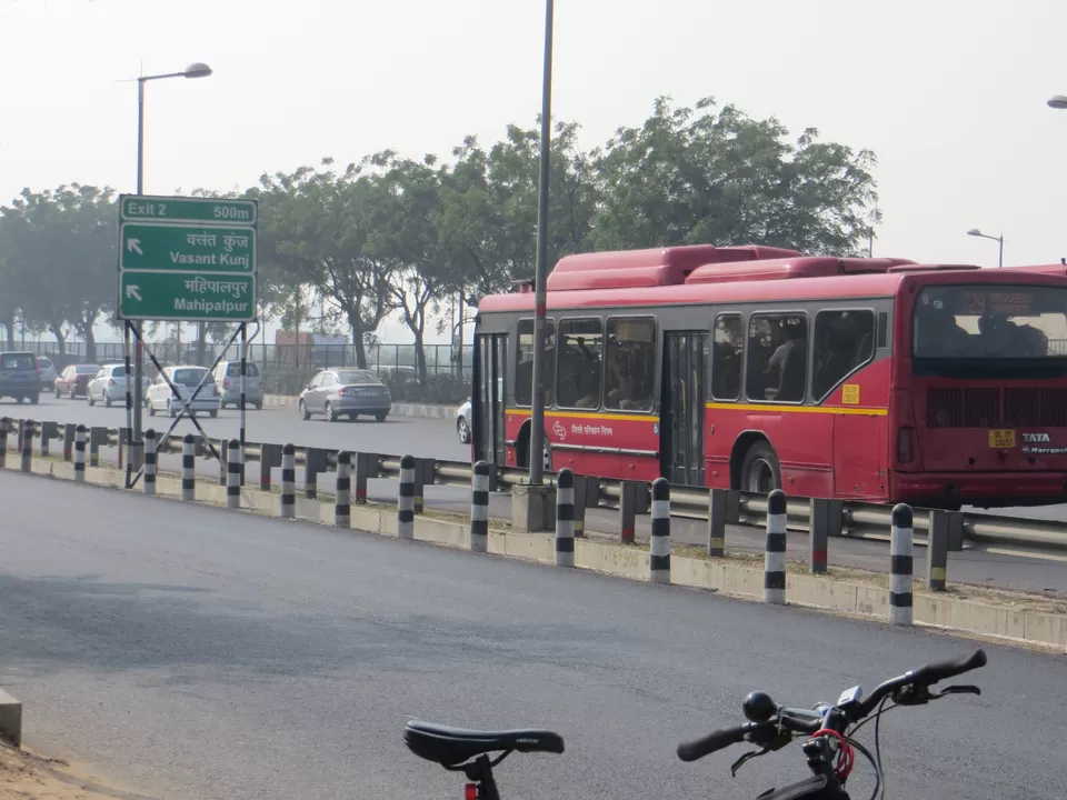 Photo of Delhi-Gurgaon Expressway, Milakpur Kohi Rangpuri, Mahipalpur, New Delhi, Delhi, India by Vishal Kapur