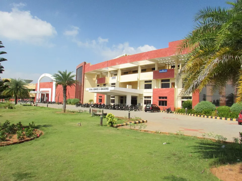 Photo of School of Humanities, Pondicherry, Puducherry, India by Vignesh Murugesan