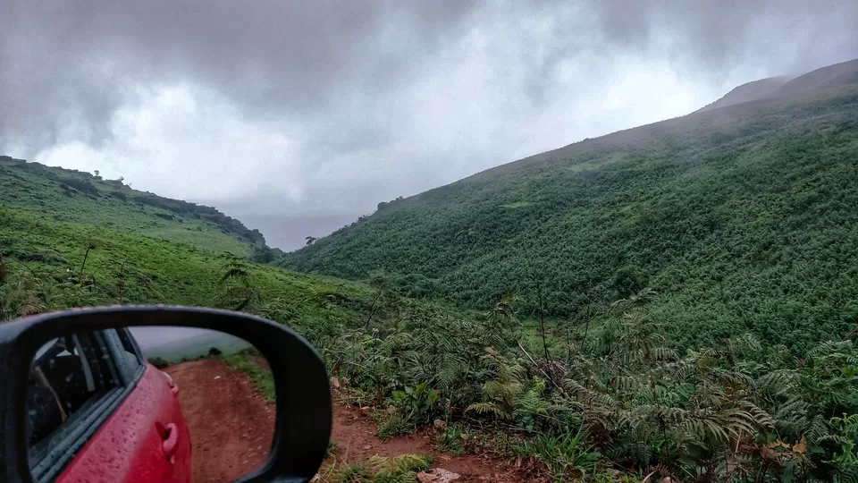 Photo of Mullayanagiri Peak, Pandaravalli, Karnataka by Sounak Ghosh