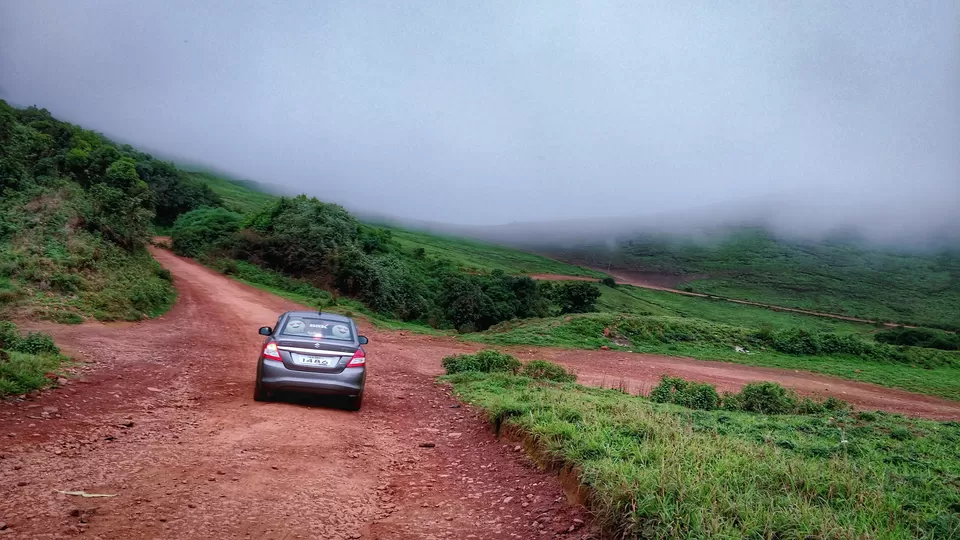Photo of Mullayanagiri Peak, Pandaravalli, Karnataka by Sounak Ghosh