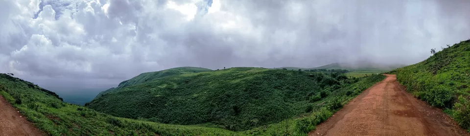 Photo of Mullayanagiri Peak, Pandaravalli, Karnataka by Sounak Ghosh