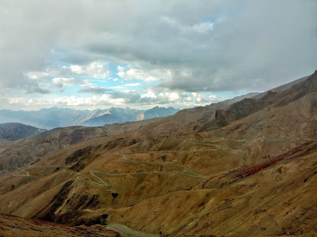 Photo of The Story of Umba La and an unnamed Mountain Pass #OffBeatPlace 4/7 by S S (Saurabh Sabikhi)