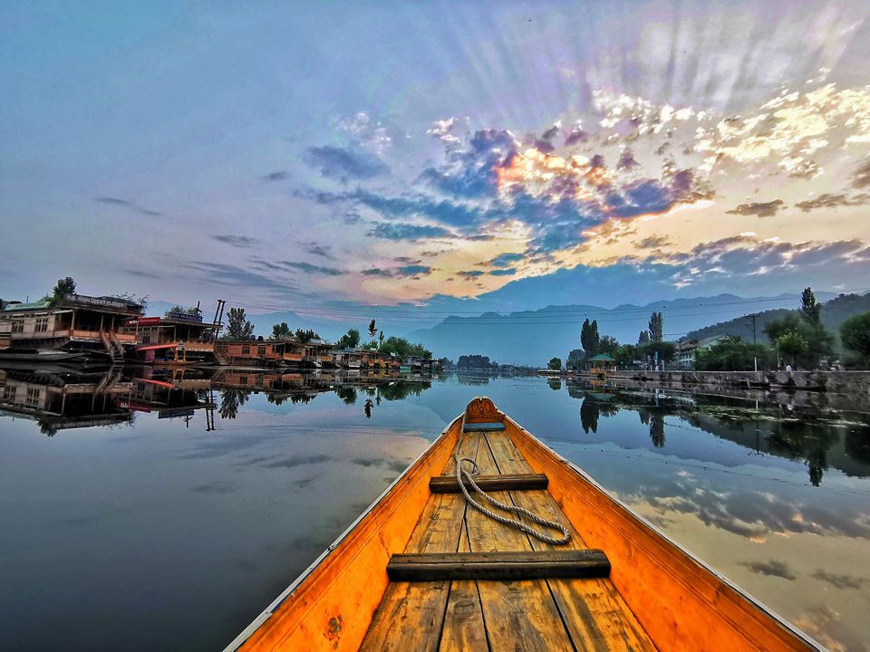 Photo of डल झील - ये झील नहीं शहर है 3/5 by S S (Saurabh Sabikhi)