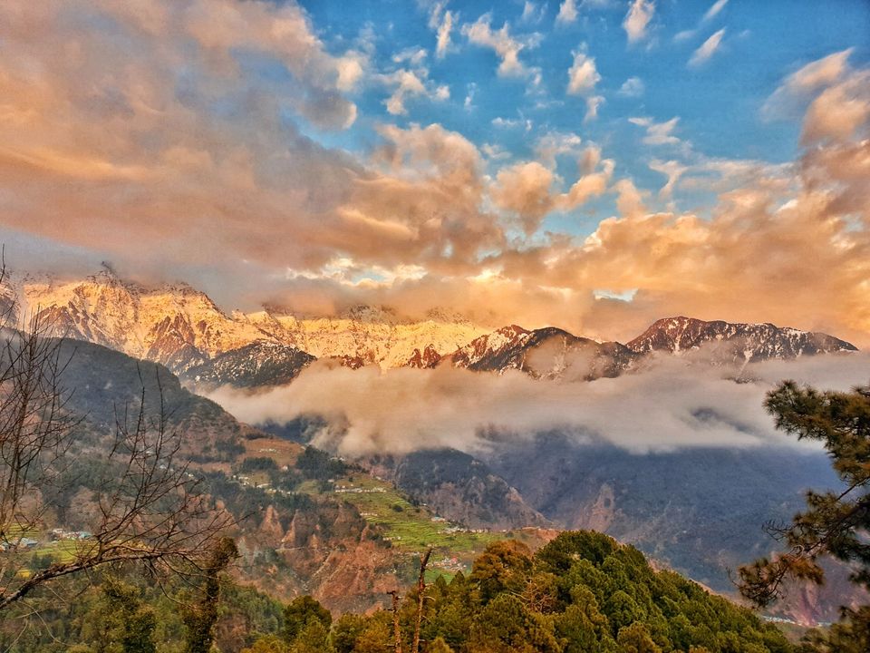 Photo of The Golden Kiss - An eternal love story of the mountains and the sun. 1/5 by S S (Saurabh Sabikhi)